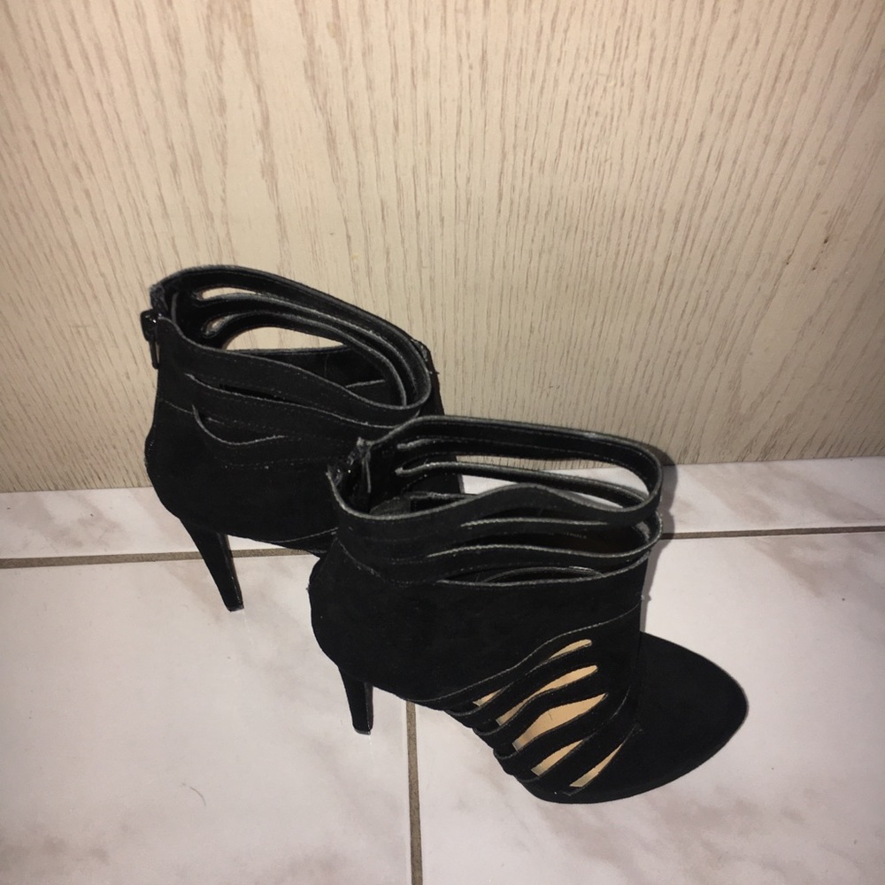 Heels - Pumps - Picture 2 of 3